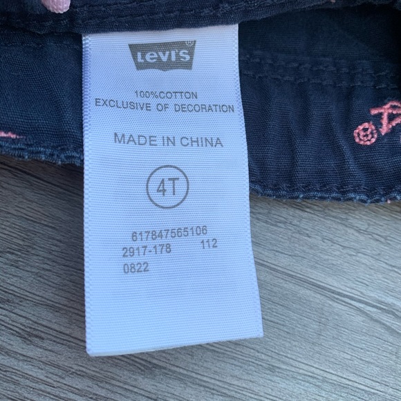 ⚡️Bundle 3 for $20 Levi’s girl shorts 4t - Picture 5 of 5